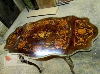 Раскладной столик с инкруст.